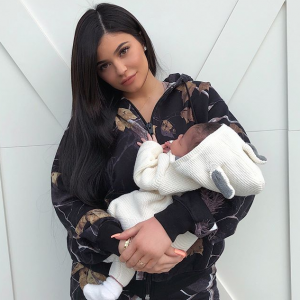 Kylie Jenner prend la pose avec sa fille Stormi le 1er mars 2018