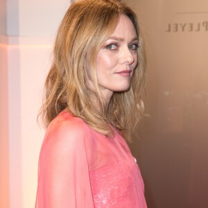 Vanessa Paradis (porte le ruban maintenant on agit) - Photocall de la 43ème cérémonie des Cesar à la salle Pleyel à Paris, le 02 mars 2018. © Dominique Jacovides - Olivier Borde / Bestimage