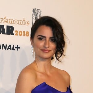 Penelope Cruz (porte le ruban maintenant on agit) - Photocall lors de la 43ème cérémonie des Cesar à la salle Pleyel à Paris, le 2 mars 2018. © Dominique Jacovides - Olivier Borde / Bestimage