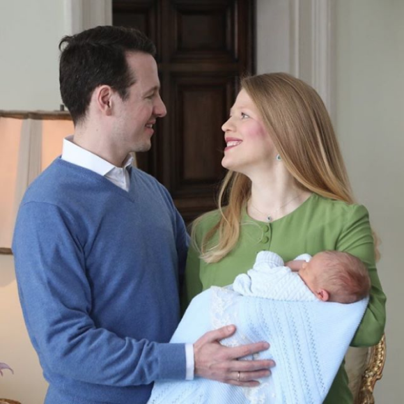 Le prince Philip de Serbie et la princesse Danica sont devenus le 25 février 2018 les parents d'un petit garçon, le prince Stefan. Photo du 3 mars, lors du retour de la petite famille au palais royal à Belgrade, publiée par la Maison royale de Serbie sur Instagram.