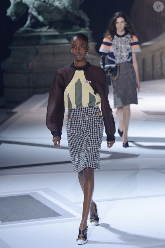 Défilé Louis Vuitton collection automne-hiver 2018/2019 au Musée du Louvre. Paris, le 6 mars 2018.