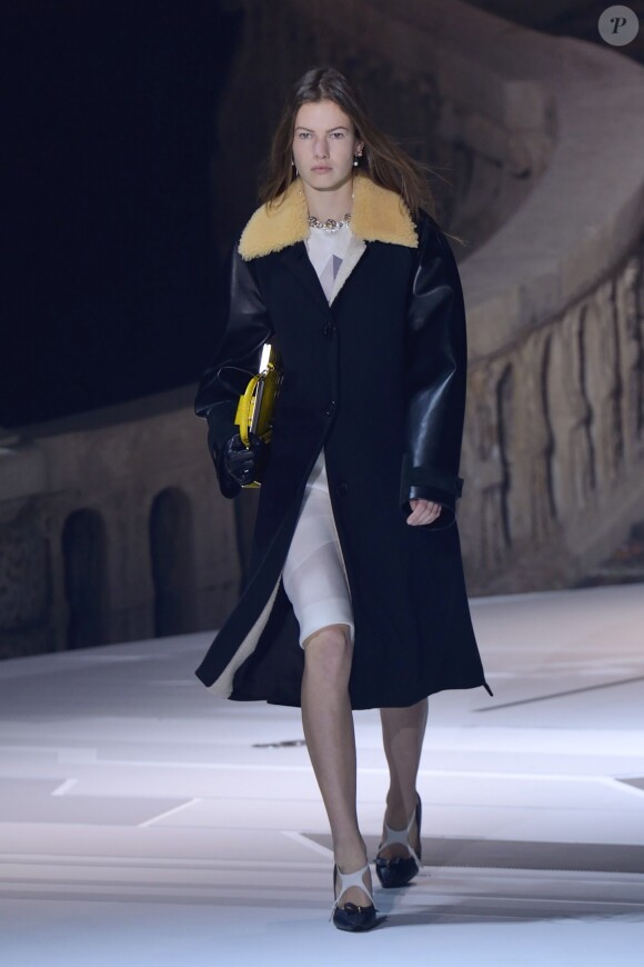 Défilé Louis Vuitton collection automne-hiver 2018/2019 au Musée du Louvre. Paris, le 6 mars 2018.