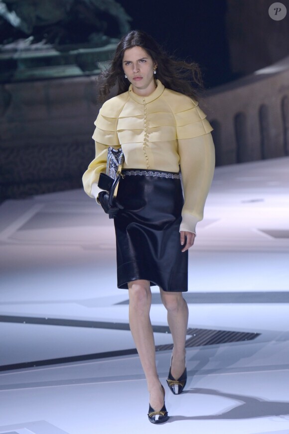 Défilé Louis Vuitton collection automne-hiver 2018/2019 au Musée du Louvre. Paris, le 6 mars 2018.