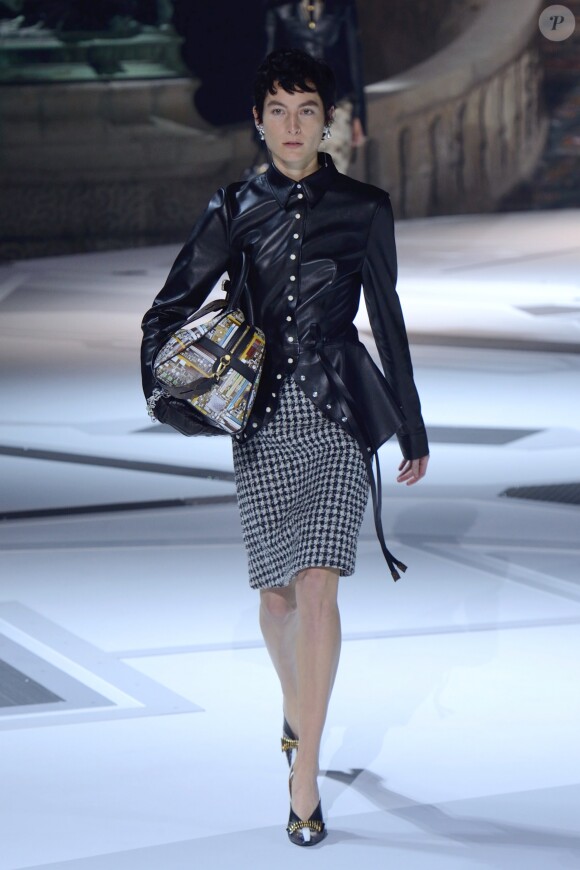 Défilé Louis Vuitton collection automne-hiver 2018/2019 au Musée du Louvre. Paris, le 6 mars 2018.