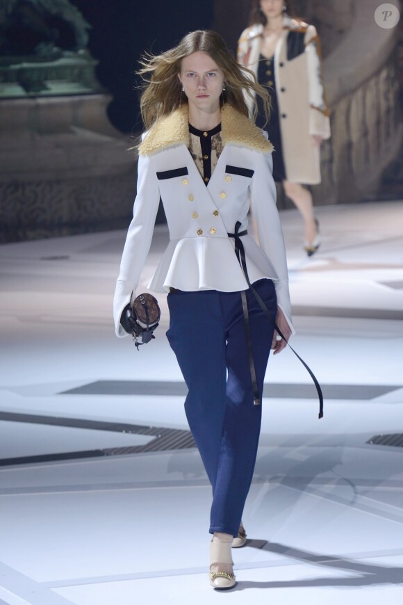 Défilé Louis Vuitton collection automne-hiver 2018/2019 au Musée du Louvre. Paris, le 6 mars 2018.