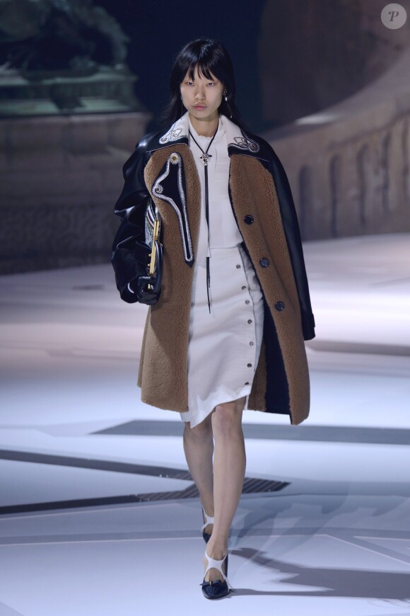 Défilé Louis Vuitton collection automne-hiver 2018/2019 au Musée du Louvre. Paris, le 6 mars 2018.