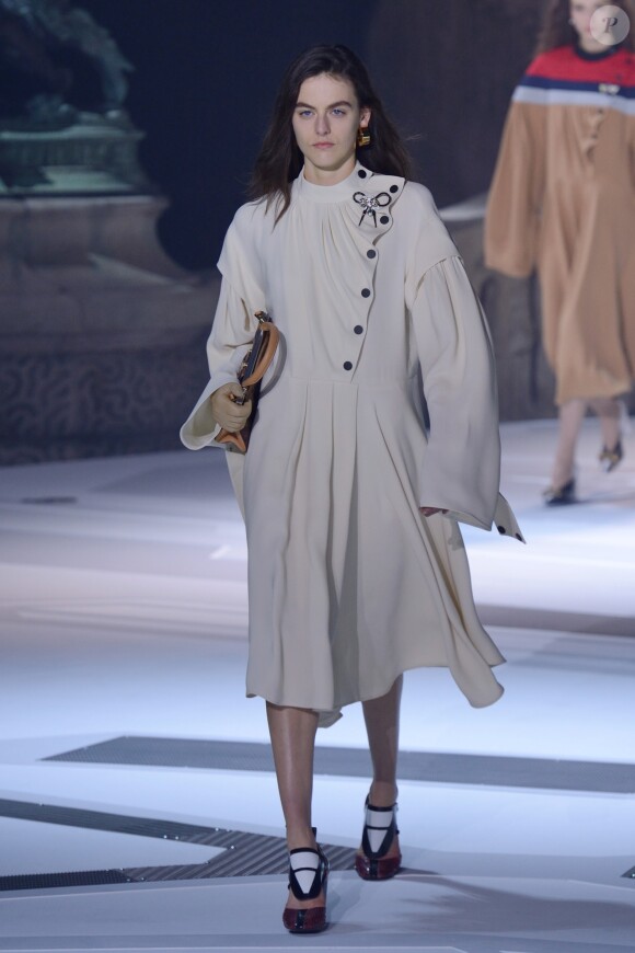 Défilé Louis Vuitton collection automne-hiver 2018/2019 au Musée du Louvre. Paris, le 6 mars 2018.
