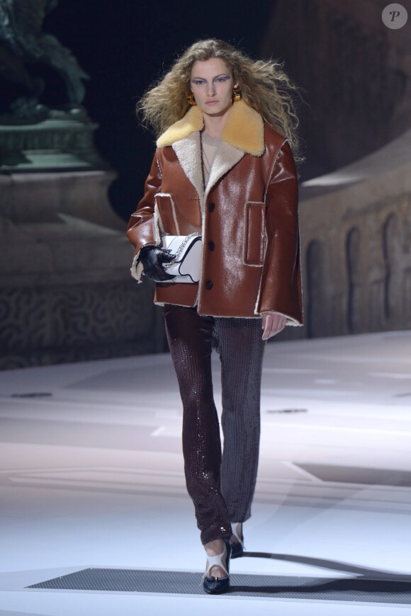 Défilé Louis Vuitton collection automne-hiver 2018/2019 au Musée du Louvre. Paris, le 6 mars 2018.