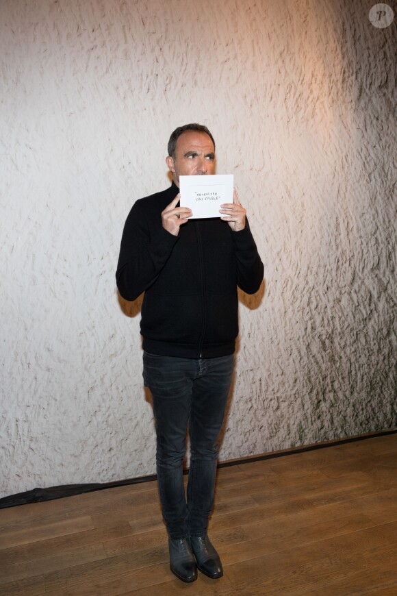 Nikos Aliagas - Vernissage de l'artiste chinois Liu Bolin avec la maison Ruinart au Grand Palais à Paris le 8 mars 2018. © Cyril Moreau/Bestimage