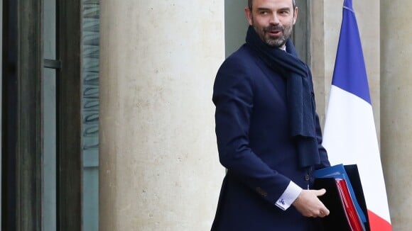 Edouard Philippe fait un lapsus coquin devant des gaillards hilares...