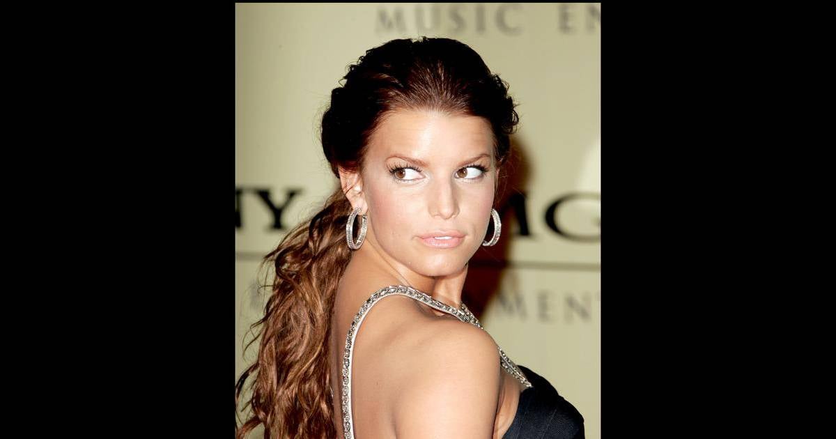 Combien De Temps Vie Un Cameleon Même en brune, Jessica Simpson reste séduisante... Le 11 février 2007 à