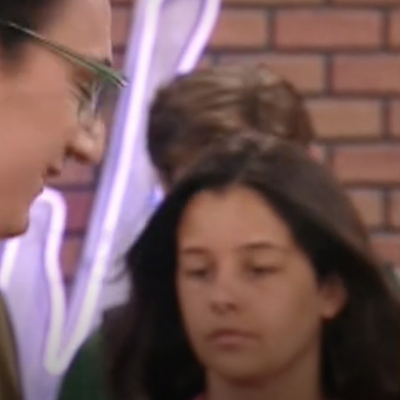 Faustine Bollaert méconnaissable dans "Premiers Baiser" - "Les enfants de la télé", France 2, 10 mars 2018