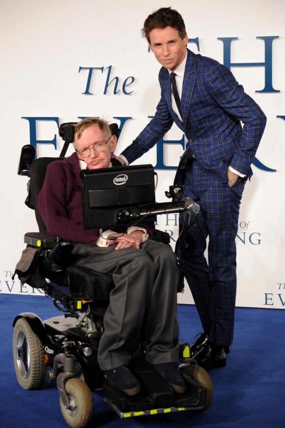 Eddie Redmayne, Stephen Hawking - Première du film "The Theory of Everything" à Londres le 9 décembre 2014.