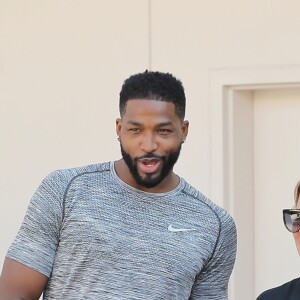 Khloé Kardashian à la sortie de chez le dermatologue avec son compagnon Tristan Thompson, à Los Angeles, le 16 septembre 2017.