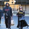 Khloe Kardashian enceinte et son compagnon Tristan Thompson se baladent avec des amis dans les rues de Cleveland, le 1er octobre 2017.