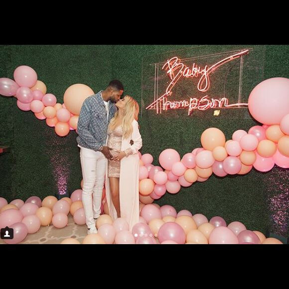 Khloé Kardashian et Tristan Thompson lors de leur babyshower. Instagram, le 10 mars 2018.