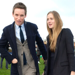 Eddie Redmayne et sa femme Hannah Bagshawe à la 60e course "Hennessy Gold Cup" à Newbury. Le 26 novembre 2016.