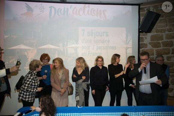 Régine Teyssot, Dominique Dimey, Christiane Jean, Veronica Antonelli, Isabelle Ithurburu, Valérie Trierweiler, Christian Rauth - Tirage national du Don'actions du Secours Populaire à Paris, le 16 mars 2018.