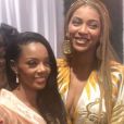 Beyoncé prend la pose avec une invitée à la soirée Wearable Art Gala, samedi 17 mars à Los Angeles