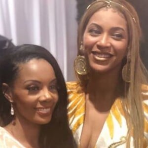 Beyoncé prend la pose avec une invitée à la soirée Wearable Art Gala, samedi 17 mars à Los Angeles