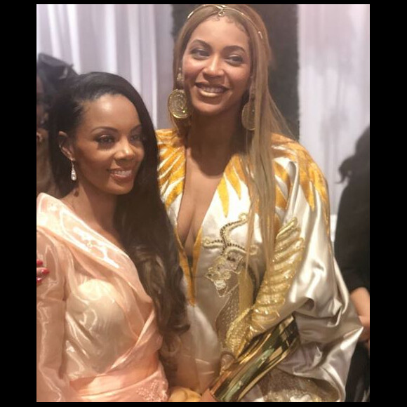Beyoncé prend la pose avec une invitée à la soirée Wearable Art Gala, samedi 17 mars à Los Angeles