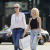 Exclusif - Lottie Moss et sa mère Inger font du shopping sur Melrose Avenue à Los Angeles le 19 mars 2018.