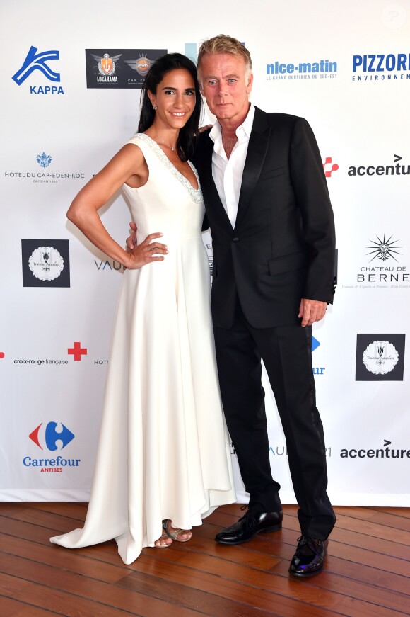 Franck Dubosc, l'acteur et humoriste français, et son épouse, Danièle, portant une parure de bijoux signée Messika, durant le 5e gala annuel de l'unité d'Antibes Juan les Pins, Vallauris, Golfe Juan, de la Croix Rouge française dans le cadre du prestigieux hôtel Eden Roc au Cap d'Antibes, le 10 juin 2017. © Bruno Bébert/Bestimage