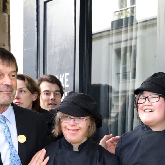 Nicolas Hulot, ministre de la transition écologique et solidaire, la première dame Brigitte Macron, Yann Bucaille Lanrezac lors de la visite du restaurant "Joyeux, servi avec le coeur" à Paris tenu par 25 serveurs et cuisiniers en situation de handicap mental ou cognitif le 21 mars 2018 qui est aussi la journée mondiale de la trisomie 21. © Sébastien Valiela / Bestimage