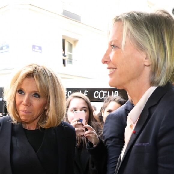 Yann Bucaille Lanrezac , Sophie Cluzel, secrétaire d'État chargée des Personnes handicapées, la première dame Brigitte Macron lors de la visite du restaurant "Joyeux, servi avec le coeur" à Paris tenu par 25 serveurs et cuisiniers en situation de handicap mental ou cognitif le 21 mars 2018 qui est aussi la journée mondiale de la trisomie 21. © Sébastien Valiela / Bestimage
