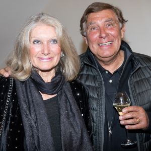 Jean-Pierre Foucault et sa compagne Evelyn Jarre lors du gala de la Chaine de l'espoir au théâtre de la Tour Eiffel à Paris, France, le 26 mars 2018. Les recettes collectées (les bénéfices de la soirée) seront reversées à l'association La Chaîne de l'Espoir pour redonner vie et sourire à des enfants malades du bout du monde. © Cyril Moreau/Bestimage