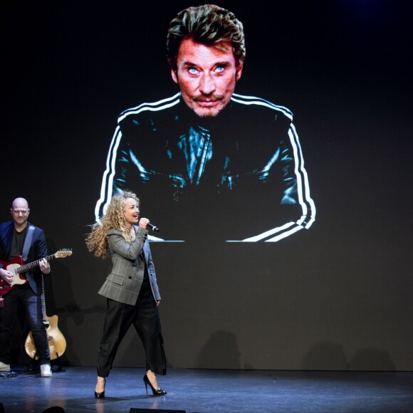 Christelle Chollet (ambassadrice de La Chaîne de l'Espoir) et Michel Drucker lors du gala de la Chaine de l'espoir au théâtre de la Tour Eiffel à Paris, France, le 26 mars 2018. Les recettes collectées (les bénéfices de la soirée) seront reversées à l'association La Chaîne de l’Espoir pour redonner vie et sourire à des enfants malades du bout du monde. © Cyril Moreau/Bestimage