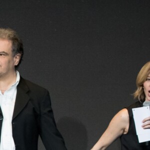 Julien Courbet, Raphaël Mezrahi et Wendy Bouchard lors du gala de la Chaine de l'espoir au théâtre de la Tour Eiffel à Paris, France, le 26 mars 2018. Les recettes collectées (les bénéfices de la soirée) seront reversées à l'association La Chaîne de l'Espoir pour redonner vie et sourire à des enfants malades du bout du monde. © Cyril Moreau/Bestimage