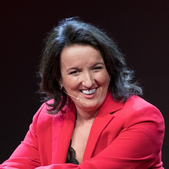 Anne Roumanoff lors du gala de la Chaine de l'espoir au théâtre de la Tour Eiffel à Paris, France, le 26 mars 2018. Les recettes collectées (les bénéfices de la soirée) seront reversées à l'association La Chaîne de l'Espoir pour redonner vie et sourire à des enfants malades du bout du monde. © Cyril Moreau/Bestimage