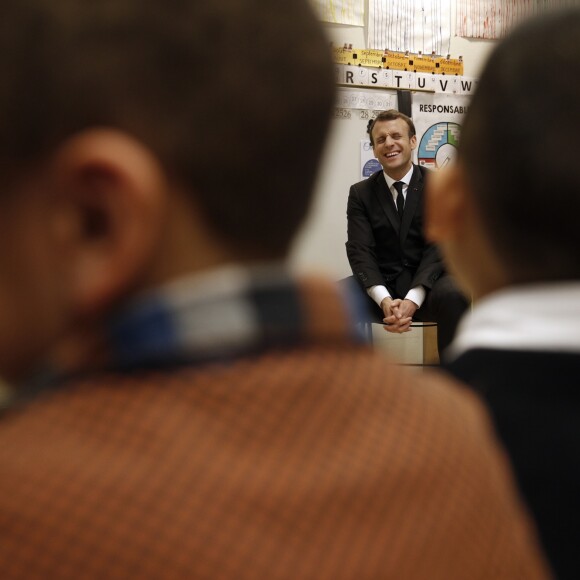 Le président Emmanuel Macron visite l'école maternelle Emelie à Paris le 27 mars 2018. © Christophe Ena / Pool / Bestimage