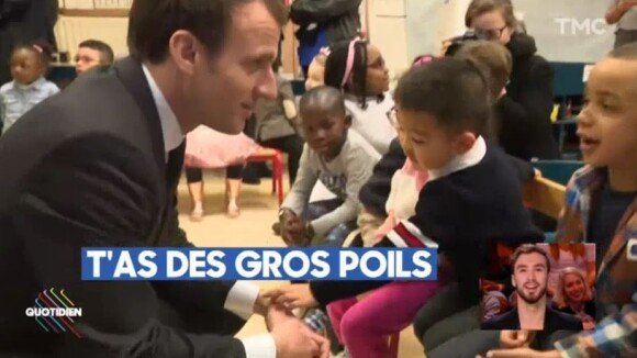 Emmanuel Macron lors de sa visite à l'école maternelle Emelie à Paris le 27 mars 2018. Vidéo diffusée par "Quotidien", sur TMC, le 27 mars 2018.