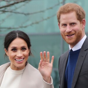 Le prince Harry et Meghan Markle visitent Catalyst Inc et rencontrent de jeunes entrepreneurs à Belfast le 23 mars 2018.