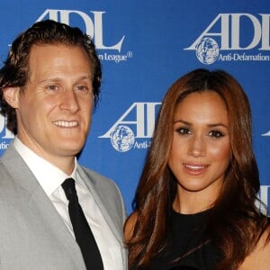 Meghan Markle et son ex-mari Trevor Engelson lors d'une soirée caritative au Beverly Hilton Hotel à Los Angeles, le 11 octobre 2011