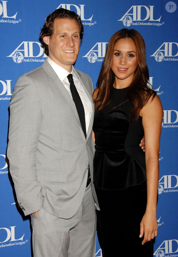Meghan Markle et son ex-mari Trevor Engelson lors d'une soirée caritative au Beverly Hilton Hotel à Los Angeles, le 11 octobre 2011