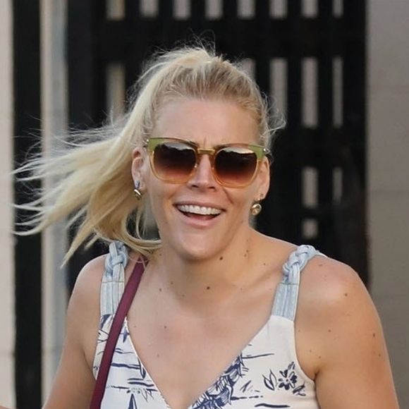 Busy Philipps à la sortie du salon de coiffure Balayage salon dans le quartier de Beverly Hills à Los Angeles, Californie, Etats-Unis, le 8 février 2018.