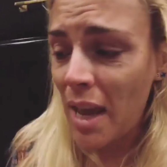 Busy Philipps, en larmes, explique avoir oublié les peluches de sa fille Birdie à l'hôtel à Hawaï le 1er avril 2018