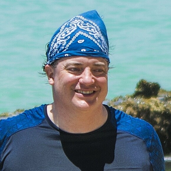 Brendan Fraser, méconnaissable, passe des vacances en famille à La Barbade avec ses fils Griffin et Holden sur la plage. Le 23 mars 2018