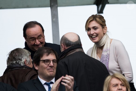 François Hollande et Julie Gayet lors du tournoi des six nations de rugby, la France contre l'Angleterre au Stade de France à Saint-Denis, Seine Saint-Denis, France, le 10 mars 2018. Les Bleus s'imposent 22-16. © Cyril Moreau/Bestimage