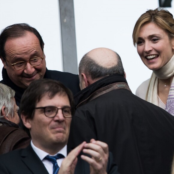 François Hollande et Julie Gayet lors du tournoi des six nations de rugby, la France contre l'Angleterre au Stade de France à Saint-Denis, Seine Saint-Denis, France, le 10 mars 2018. Les Bleus s'imposent 22-16. © Cyril Moreau/Bestimage