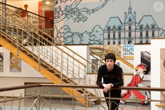 Exclusif - Théo Fernandez pose devant la statue de Gaston Lagaffe ainsi qu'au centre belge de la Bande Dessinée pour la promotion du film "Gaston Lagaffe" à Bruxelles, le 20 mars 2018.