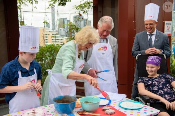 Le prince Charles et Camilla Parker Bowles, duchesse de Cornouailles, lors d'une cérémonie de bienvenue à Brisbane en Australie le 5 avril 2018, au début de leur visite officielle dans le cadre de la tenue des Jeux du Commonwealth 2018.