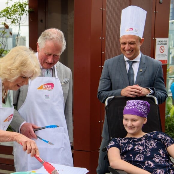 Le prince Charles et Camilla Parker Bowles, duchesse de Cornouailles, lors d'une cérémonie de bienvenue à Brisbane en Australie le 5 avril 2018, au début de leur visite officielle dans le cadre de la tenue des Jeux du Commonwealth 2018.