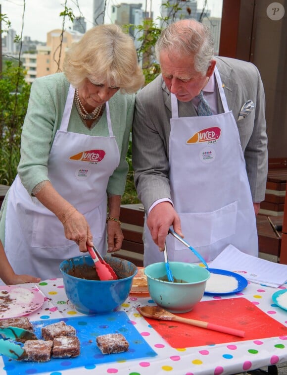 Le prince Charles et Camilla Parker Bowles, duchesse de Cornouailles, lors d'une cérémonie de bienvenue à Brisbane en Australie le 5 avril 2018, au début de leur visite officielle dans le cadre de la tenue des Jeux du Commonwealth 2018.
