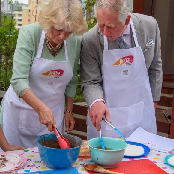 Le prince Charles et Camilla Parker Bowles, duchesse de Cornouailles, lors d'une cérémonie de bienvenue à Brisbane en Australie le 5 avril 2018, au début de leur visite officielle dans le cadre de la tenue des Jeux du Commonwealth 2018.