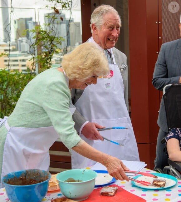 Le prince Charles et Camilla Parker Bowles, duchesse de Cornouailles, lors d'une cérémonie de bienvenue à Brisbane en Australie le 5 avril 2018, au début de leur visite officielle dans le cadre de la tenue des Jeux du Commonwealth 2018.