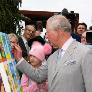 Le prince Charles et Camilla Parker Bowles, duchesse de Cornouailles, lors d'une cérémonie de bienvenue à Brisbane en Australie le 5 avril 2018, au début de leur visite officielle dans le cadre de la tenue des Jeux du Commonwealth 2018.